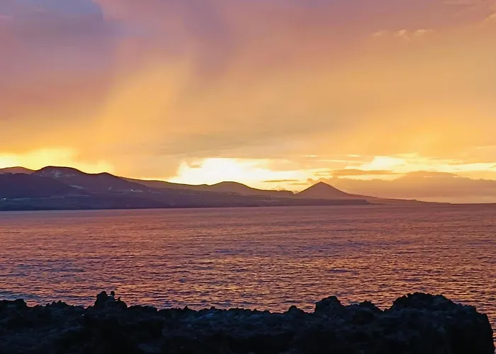 Serene 3-bedroom Townhouse In Palmas De Gran Canaria Las Palmas de Gran Canaria