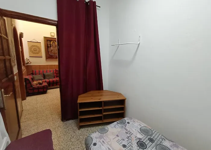 Serene 3-bedroom Townhouse In Palmas De Gran Canaria Pensión *