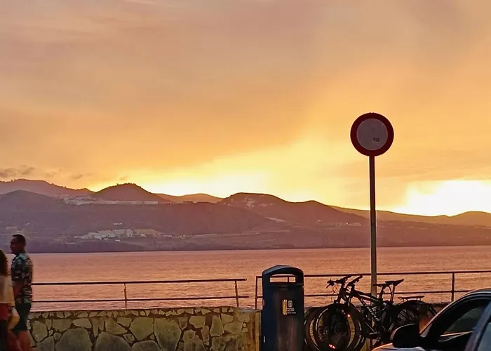 Serene 3-bedroom Townhouse In Palmas De Gran Canaria Pensión *